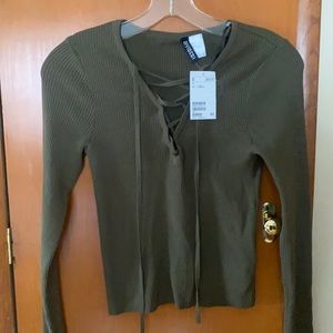 Women’s H&M’s Green Long Sleeve Shirt Size Small.